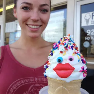A mini vanilla face and hair cone