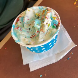 Strawberry Cheesecake birthday cake with fruity pebbles