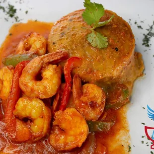 Camarones con Mofongo en Salsa Criolla..