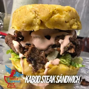 KABOD STEAK SANDWICH 

- Mofongo 
- Lechuga &amp; Tomate 
- Cebolla
- MayoKepshup Especial de Casa
- Queso BLANCO
- Steak