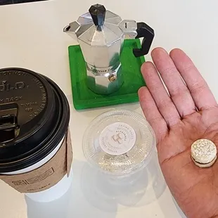 Coffee and mini alfajores.