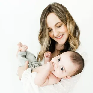 STUDIO MOTHERHOOD