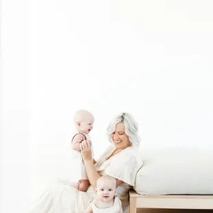 STUDIO MOTHERHOOD