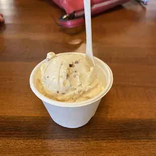 Kids Cup of 1800 Butterfinger with White Chocolate