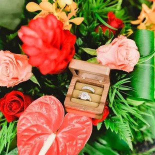 Bridesmaid bouquet with rings