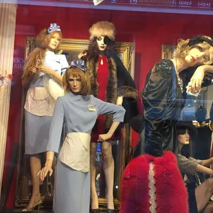 Twin Peaks window display - genius.