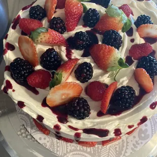 Luchilly Berry Cake