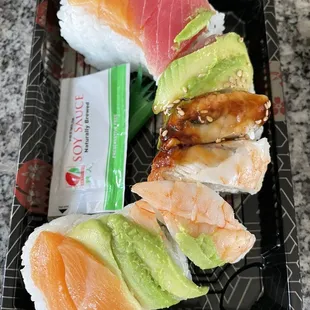Rainbow Roll (10 Pieces)