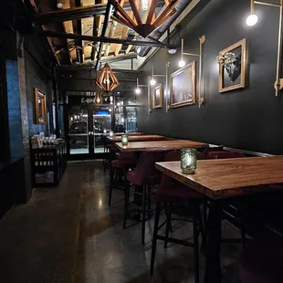 sushi and sashimi, interior