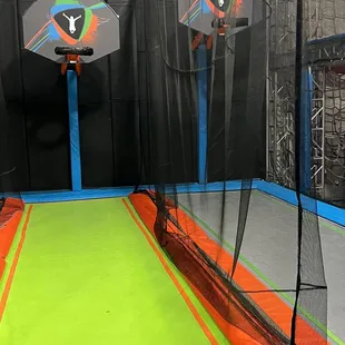 Bouncing hoops for slam dunking