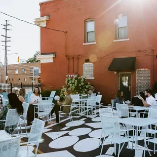 Wine on the patio? Yes please!