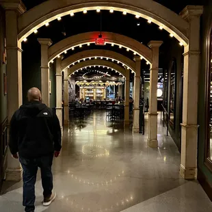 Hall to the carousel bar