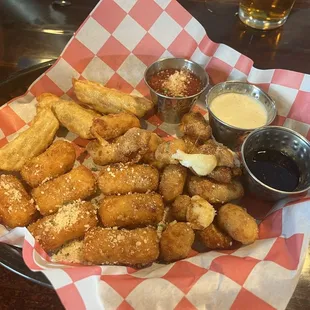 App Trio (Mac n cheese bites, Garlic Cheese Curds, &amp; potstickers) $15