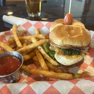 Grilled Spruce Goose Sandwich (add pesto $1) With fries