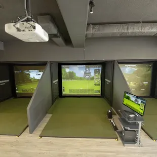 State-of-the-art golf simulators 
Play on the world renowned courses with cutting- edge technology that tracks every swing