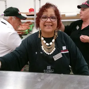 Hola Wanda! One of Fligner&apos;s many hospitable &amp; helpful employees....
