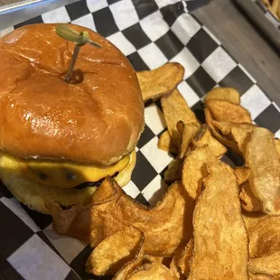 Flipdaddy Burger with Cheddar, Saratoga Chips