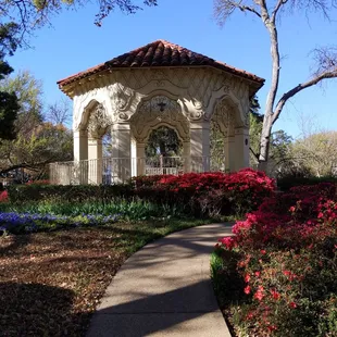 if you stand in the middle of this beautiful gazebo and sing, talk etc it is reflected back to you in beautiful notes!