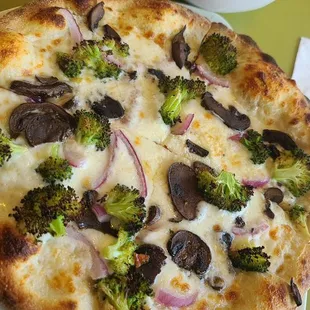 Broccoli Bianca pizza, substituted bacon for red onions.