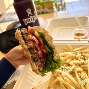 Cheeseburger with everything