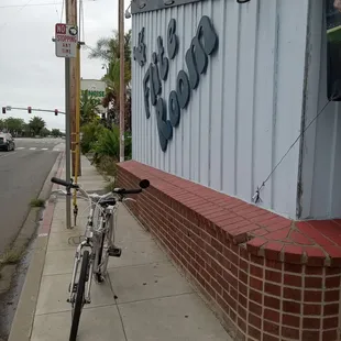 Folding Dahon Expresso heading in for Jack Daniels