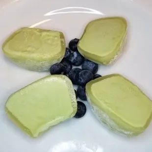 Matcha ice cream mochi with blueberries