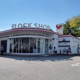 This is cool because my great Uncle worked here when I was a child. This used to be a gas station.