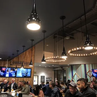 Lots of seating options, 6 TVs, lively atmosphere