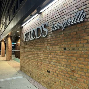 the outside of the restaurant