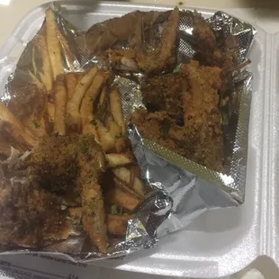 Lemon pepper wings ! N fries