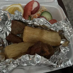 Yuca Frito con Cocido con Chicharrn