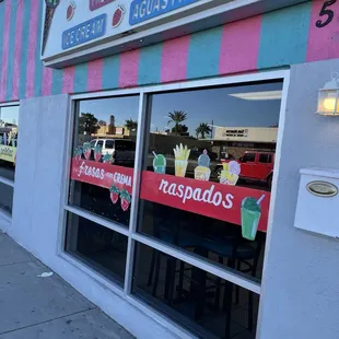 the outside of a restaurant