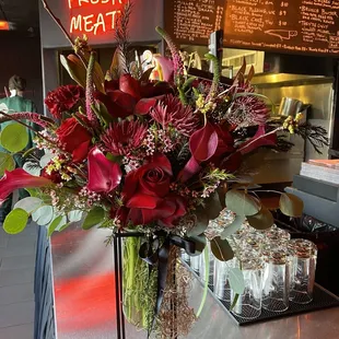 Arrangement for new moody gothic restaurant