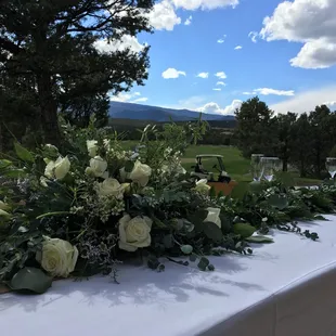Head table centerpiece and garland and beautiful Paako