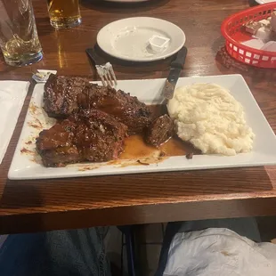 Steak tips and mashed potatoes