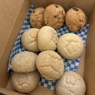 I work down at Mr muggles dogs, we love this place so much. They are super delicious. A box of these is the best gift to give to someone.