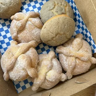 Pan de muerto and blue corn conchas