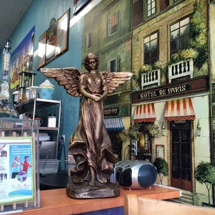 a statue of an angel