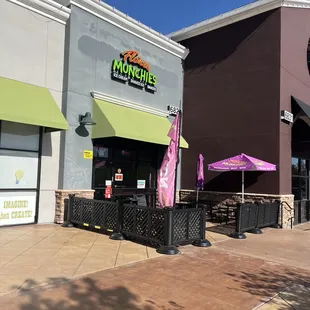 the outside of a restaurant