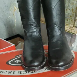 Size 6 black boots
