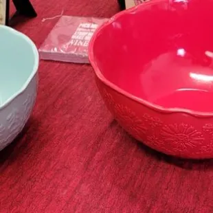 Pioneer woman bowls