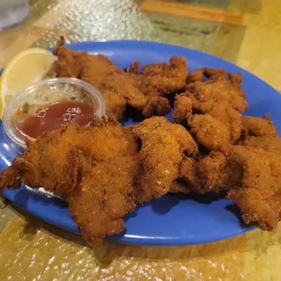 Florida gator tail appetizer platter. Very delicious.