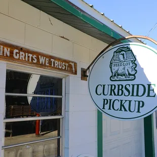 a sign for curbside pickup