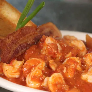 a plate of pasta and bacon