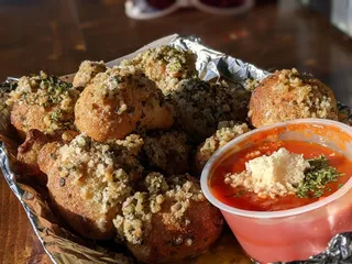 Cracker's Bar & Grill