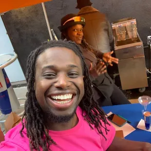 Jessica is working the table... thats how they getting these sales!!!