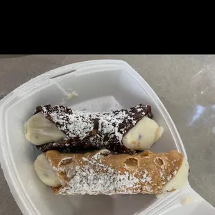 Traditional and chocolate cannolis