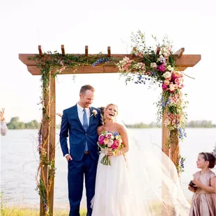 Florist of Omaha ceremony flowers. www.floristofomaha.com