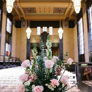 Florist of Omaha ceremony flowers. www.floristofomaha.com