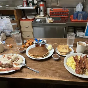 We ordered the sampler platter Paul's and Flo's breakfast.